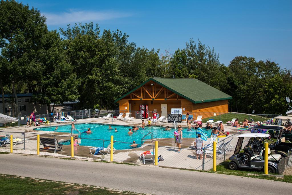 Plymouth Rock Camping Resort Rustic Cabin Elkhart Lake Bagian luar foto