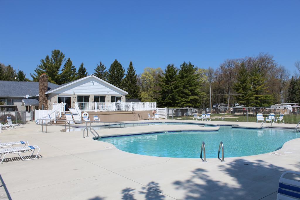 Plymouth Rock Camping Resort Rustic Cabin Elkhart Lake Bagian luar foto