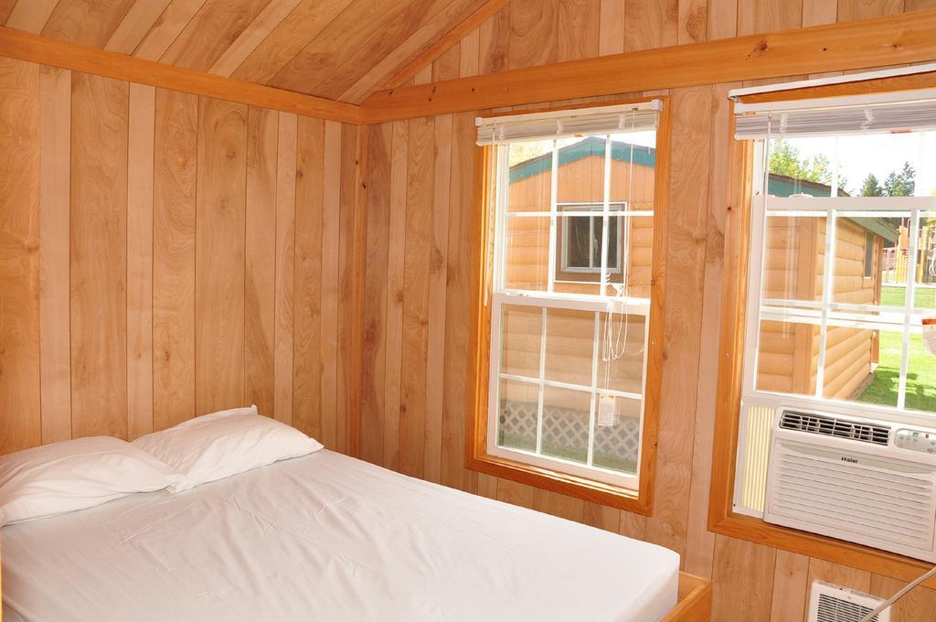 Plymouth Rock Camping Resort Rustic Cabin Elkhart Lake Bagian luar foto